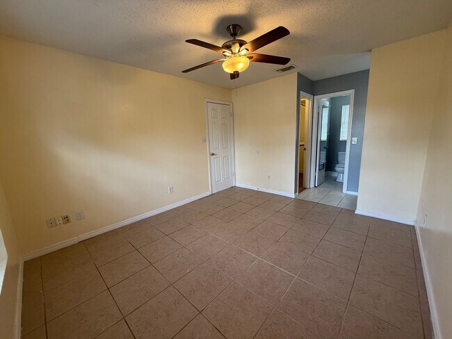 Building Photo - 4712 Dandelion Dr