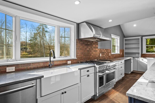 Building Photo - Beautiful 4 Bedroom 3.5 Bathroom Home On Quiet Tree-Lined Street In Millwood.