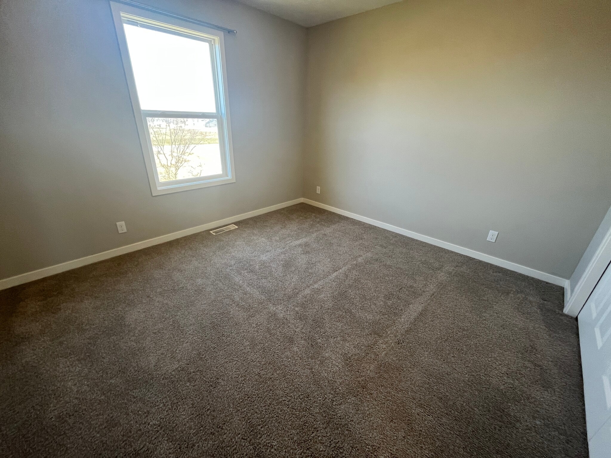 Building Photo - 3865 Elm Ridge Dr