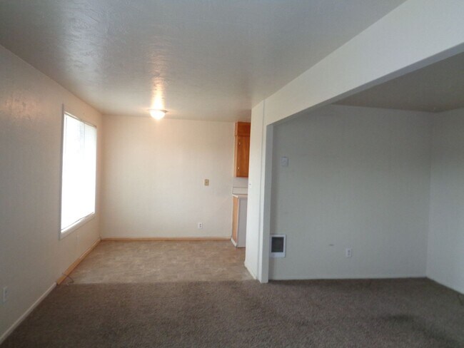 Building Photo - 45-55-65-75 'E' Street