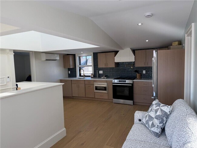 Building Photo - 9-9 Dearborn St