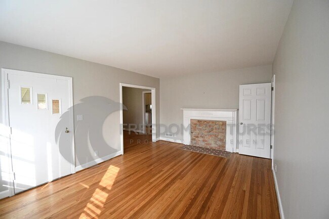 Building Photo - 8513 4th Ave S