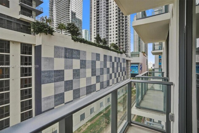 Building Photo - 11 NE 6th St