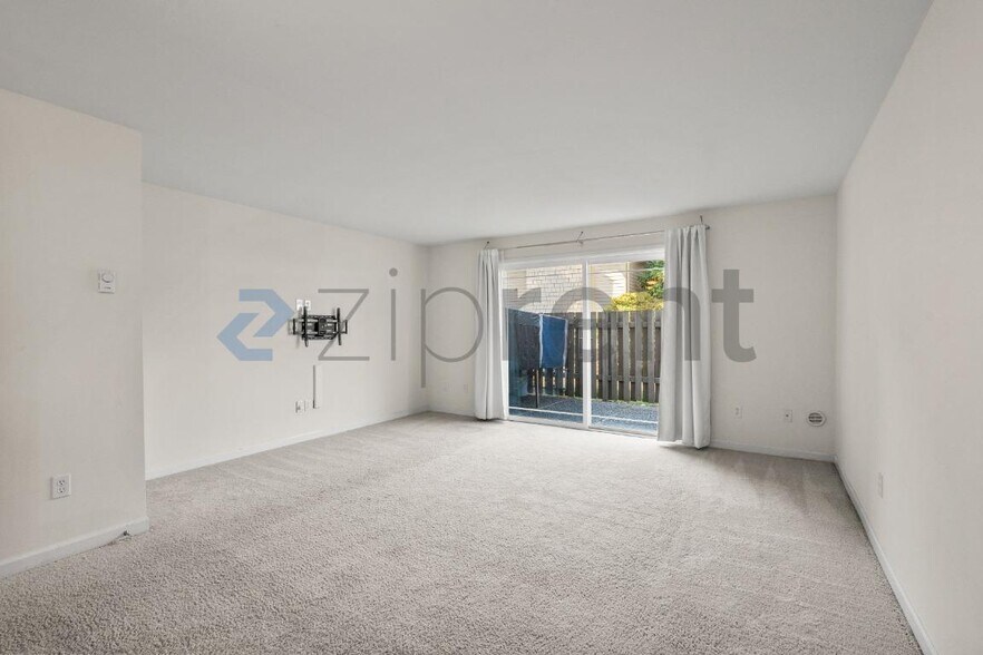 Building Photo - Unit 35