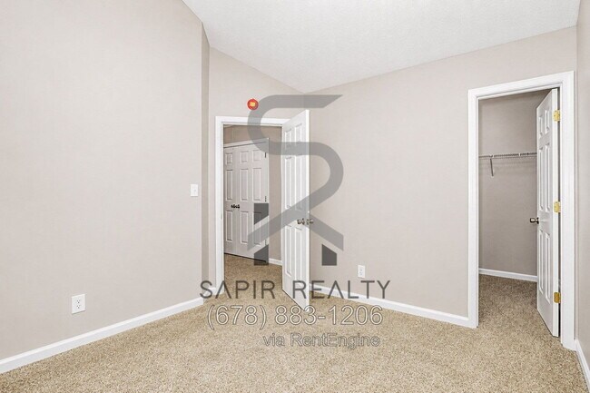 Building Photo - 3073 River Oak Rd