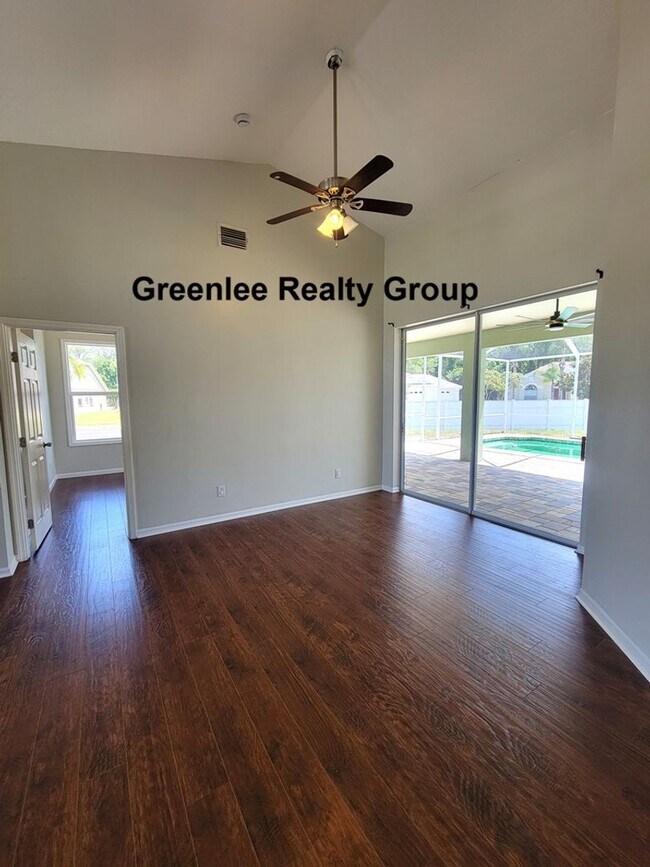 Building Photo - Spacious 3 Bed / 2 Bath pool home with lawn and pool care included in beautiful Rosewood at River...