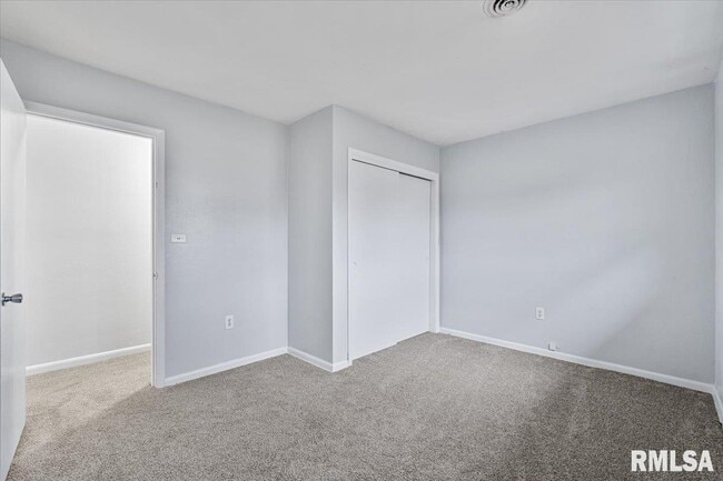 Building Photo - 925 2nd Ave E