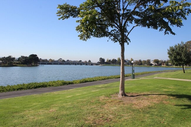 Building Photo - Waterfront 3 Bedroom and 2 1/2 Bath Home i...
