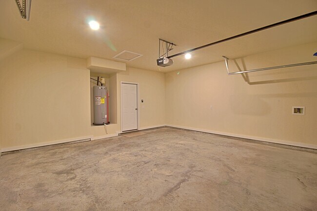 Building Photo - 711 Mill Creek Cir