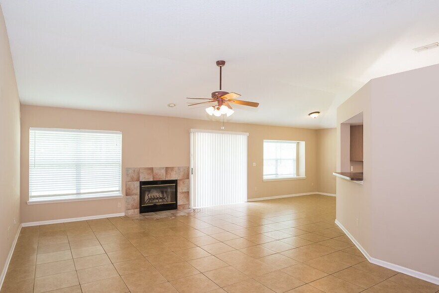Building Photo - 644 Southern Lily Dr
