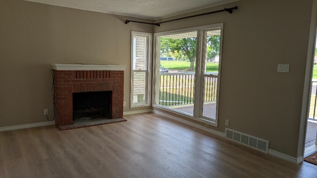 Building Photo - 2416 5th Ave N