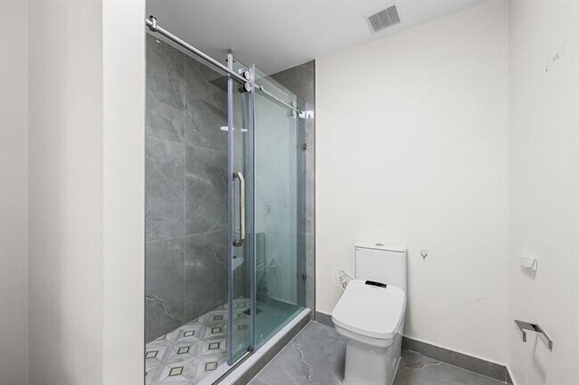Building Photo - 7923 N Southwood Cir
