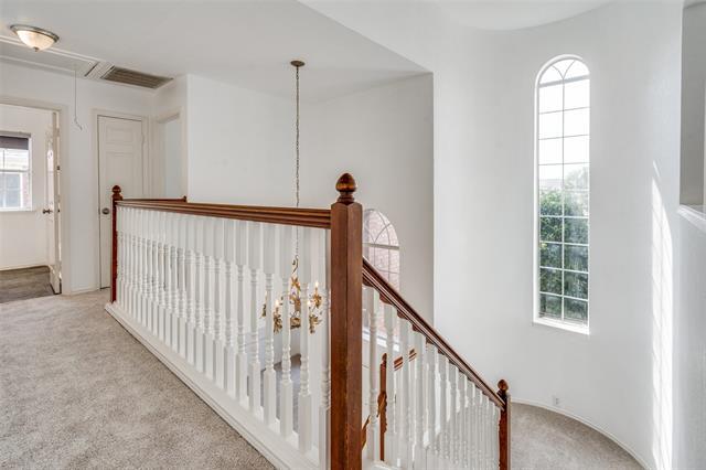 Building Photo - 2213 Ravenhurst Dr