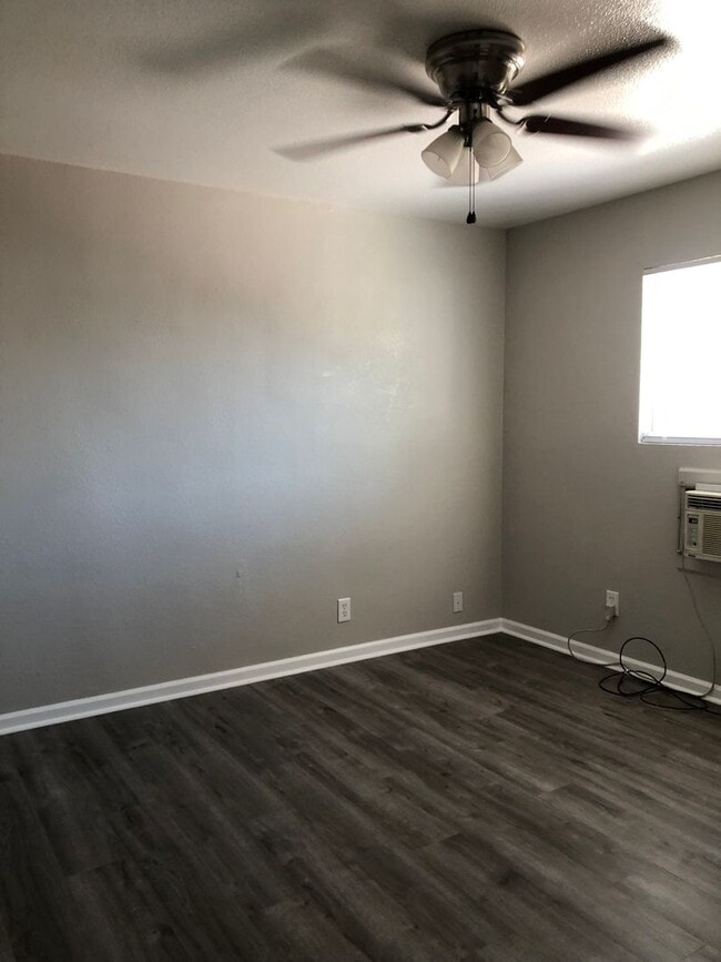 Building Photo - Single Family Home