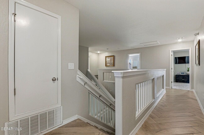 Building Photo - 672 La Entrada Cir