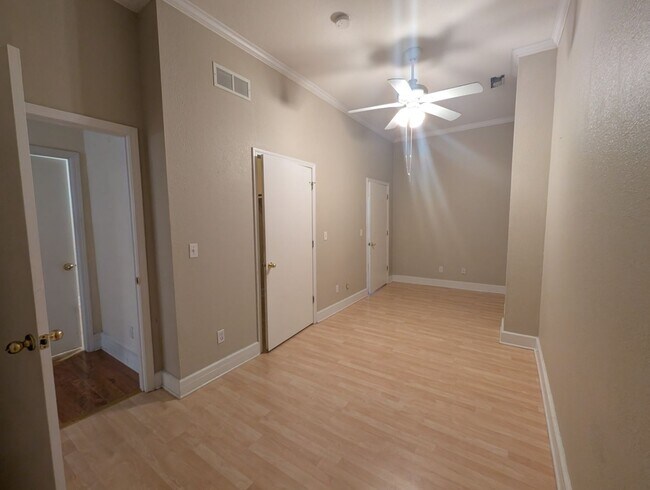 Building Photo - Coming Soon Huge 3 Bedroom Apt Above Fayet...