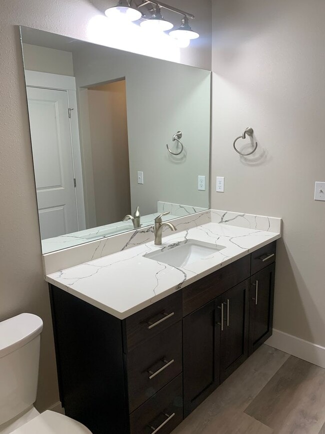 Building Photo - Lovley Home