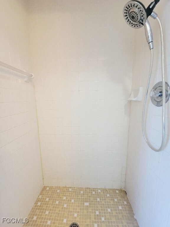 Building Photo - 25 Maple Ave N