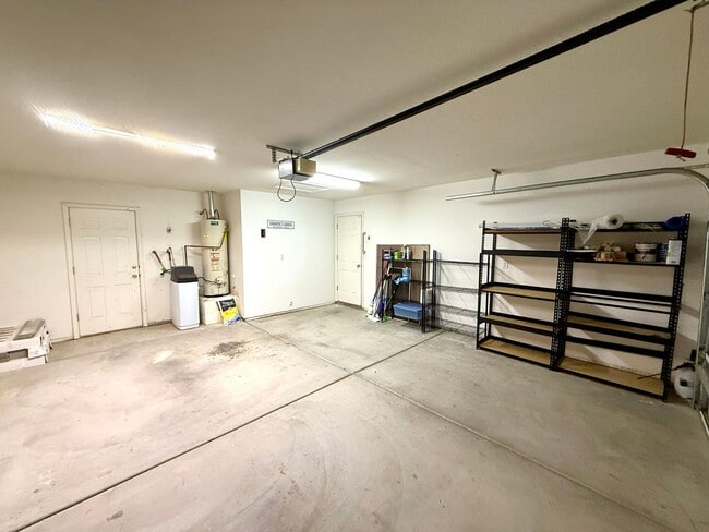 Building Photo - Charming 2 Bed, 2 Bath Home with Open Floo...