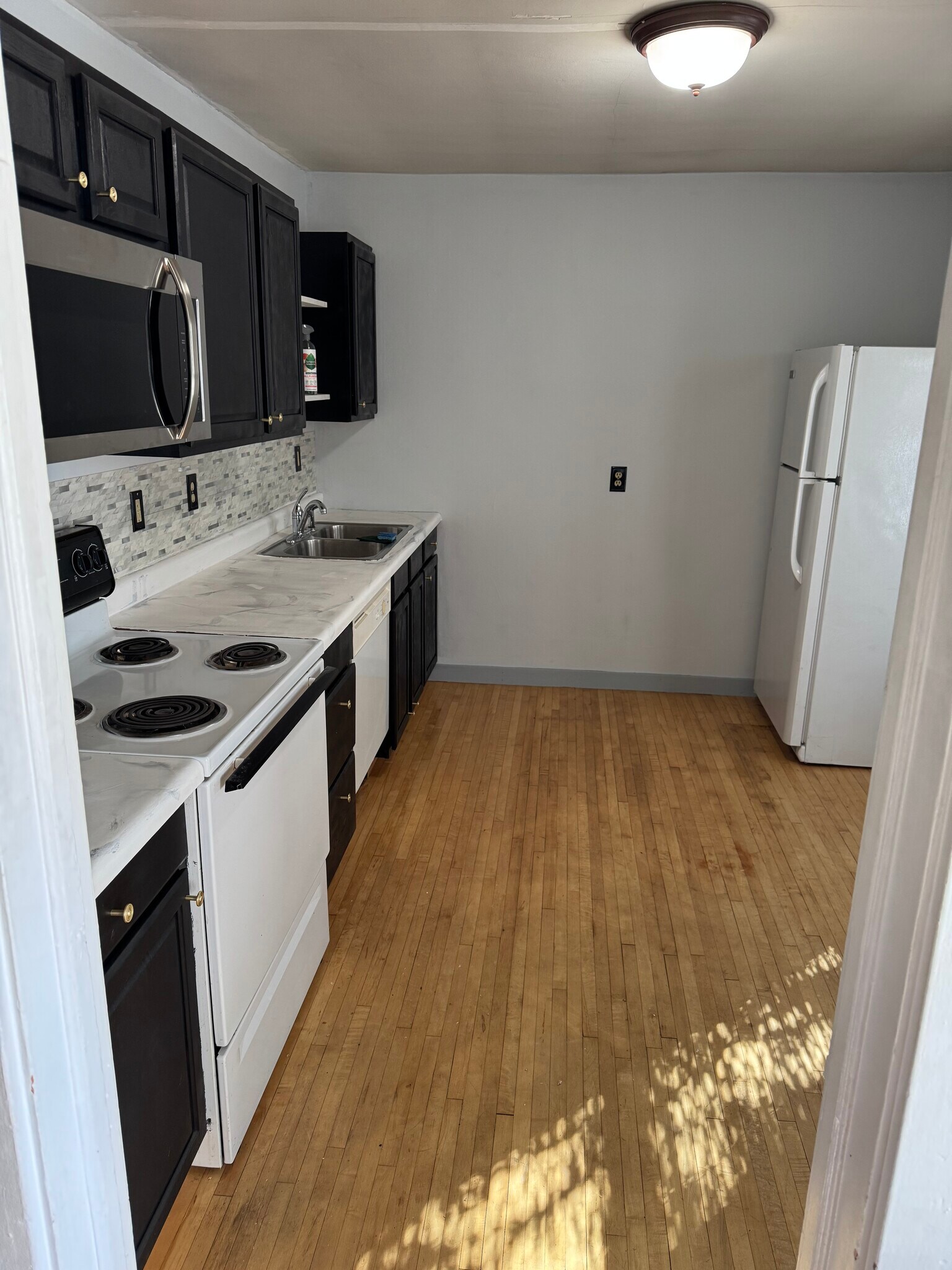 Building Photo - 730 Como Ave