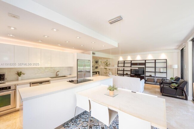 Building Photo - 141 Crandon Blvd