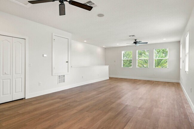 Building Photo - Expansive 4 bedroom, 3 bath remodeled home in gated community