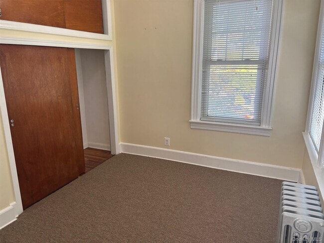 Building Photo - 6-12 College Pl