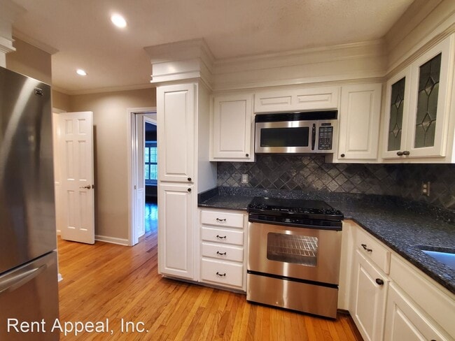 Building Photo - 4 br, 2.5 bath House - 2675 Shadow Pine Dr