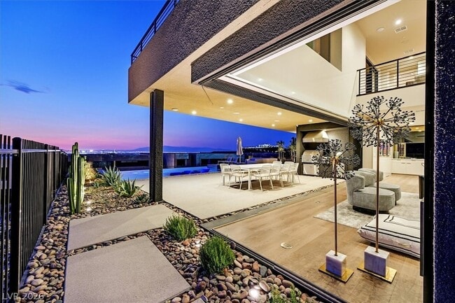 Building Photo - 807 Magnum Cliff Ct