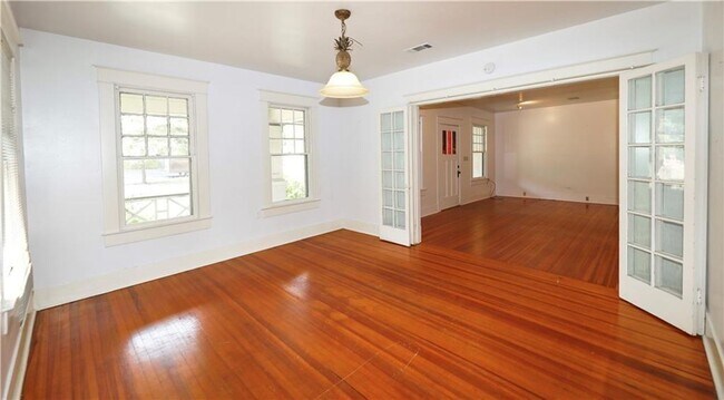 Building Photo - 1305 Lorrain St