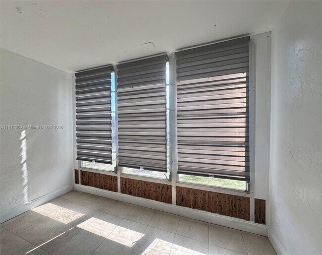 Building Photo - 7320 NW 85th Ct