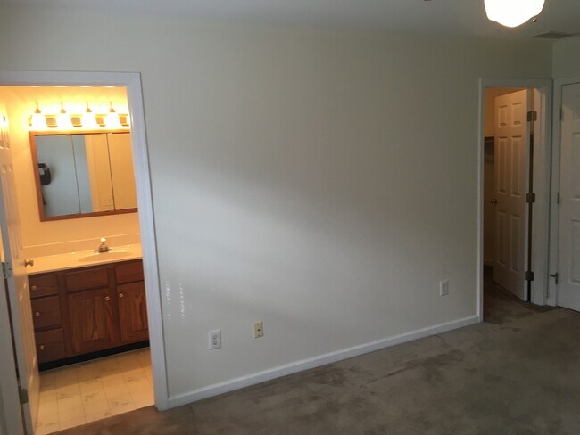 Building Photo - MFI Single Family, Heather Road