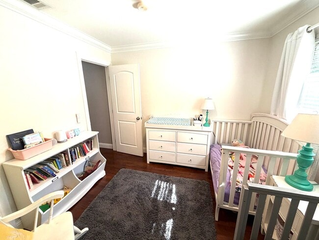 Building Photo - Desirable Home in Lincoln Village – A must see!