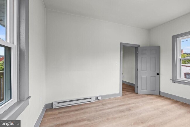 Building Photo - 531 Walton St