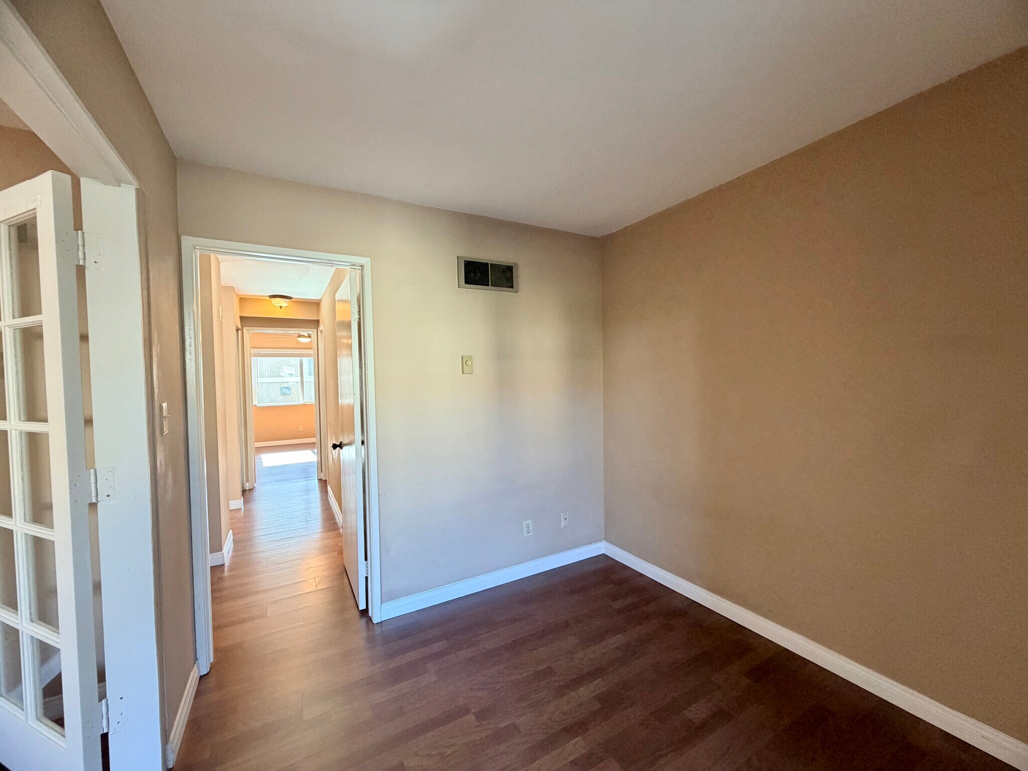 Building Photo - 7545 Charmant Dr