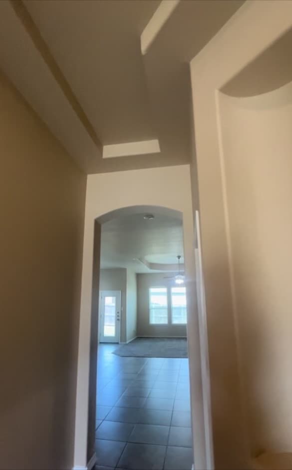 Building Photo - 2025 Lake Vista Dr