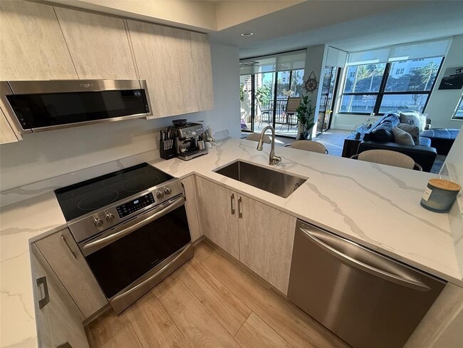 Building Photo - 11 Sunset Dr