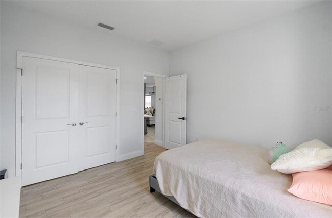 Building Photo - 817 Desmoines Pl