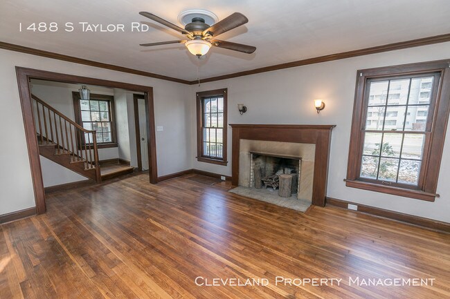 Building Photo - Charming 3 Bedroom Home