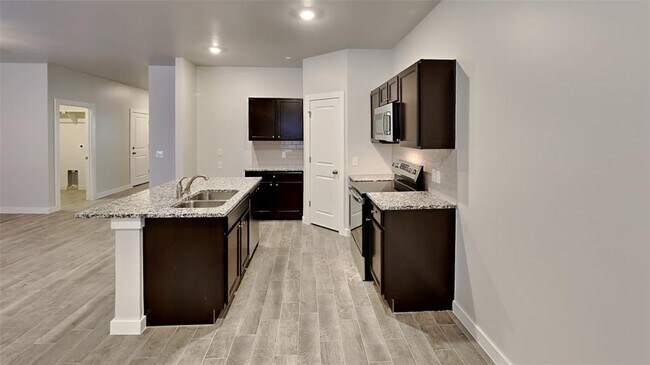 Building Photo - 17991 Lantana Loop