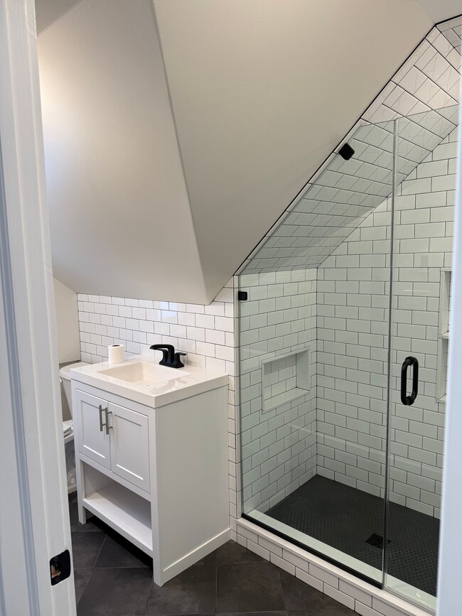 Building Photo - 33 Montclair Ave