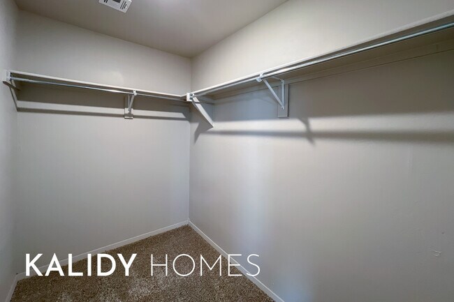 Building Photo - 801 Crown Heights Ln