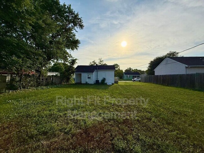 Building Photo - 1211 Lind St