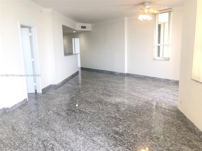Building Photo - 888 Brickell Key Dr