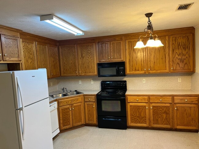 Building Photo - 371 Farris Rd