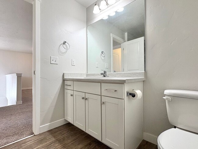 Building Photo - West Jordan 3-Bedroom Home - Clean, Cozy & Convenient