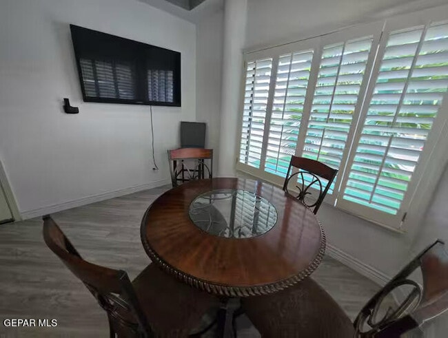 Building Photo - 601 Willow Glen Dr