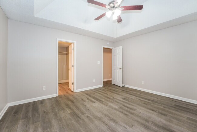 Building Photo - 871 Louisa Ln