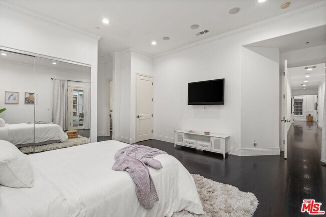 Building Photo - 4923 Amigo Ave