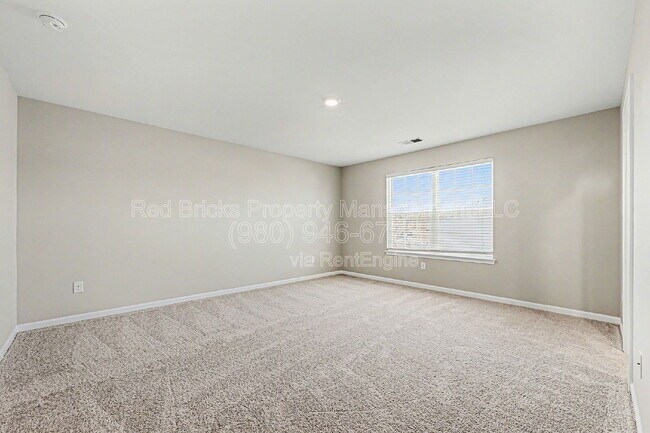 Building Photo - 435 Kennerly Center Dr